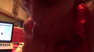 Ученичка му го цица курот на брат и додека никој не е дома