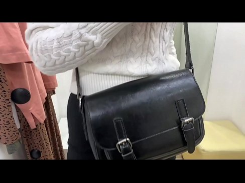 ❤️ Јавна мастурбација на младата кучка FeralBerry со дилдо во фитинг просторијата ❤️ Ебате кај нас mk.pornjimbo.ru ﹏